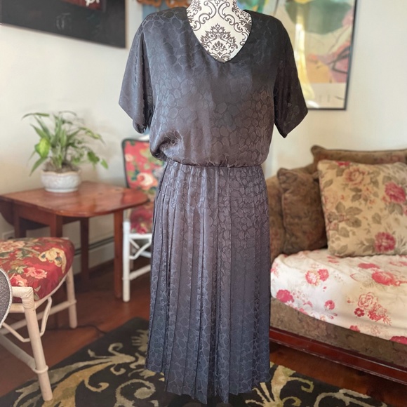 Vintage Diane Von Furstenburg 80’s dres pleated 6 - Picture 2 of 12